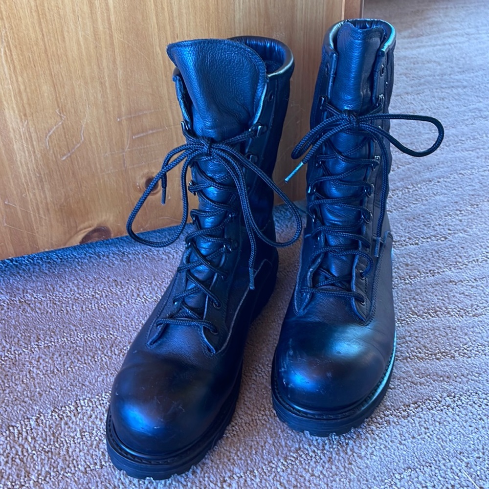 Black non metallic safety toe combat boots.